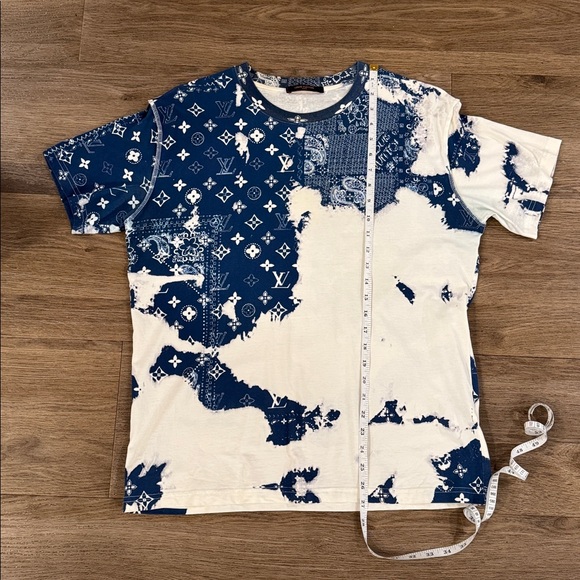 Louis Vuitton Navy and White Patterned Tee - Picture 11 of 12